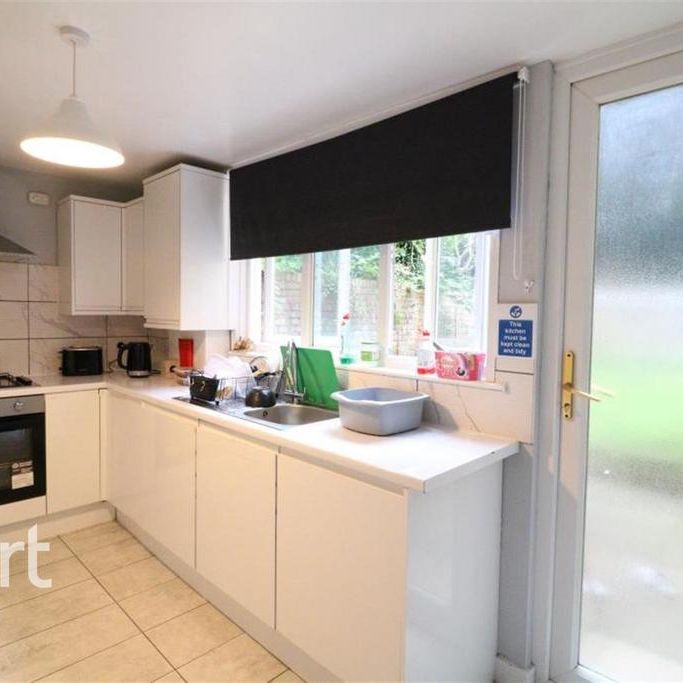 1 bedroom in a house share to rent - Photo 1
