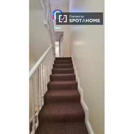 Private ensuite room in North Circular Road, Dublin - Photo 1