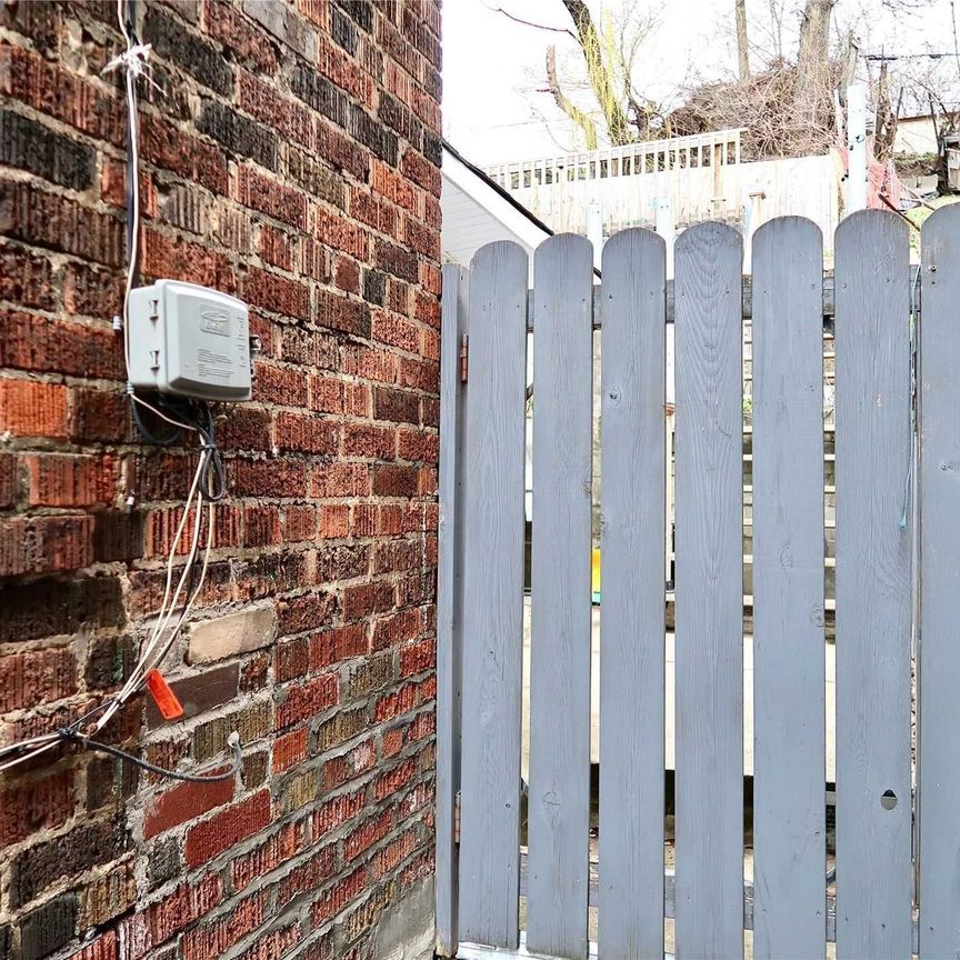 For Lease - 1514 Davenport Road Unit# 202, Toronto, Ontario - Photo 1