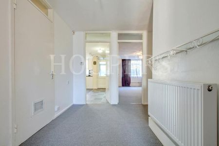 3 bedroom semi-detached bungalow to rent - Photo 2