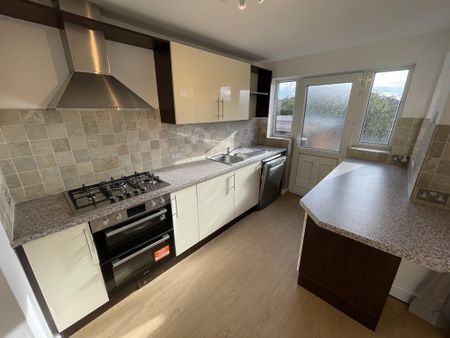 3 bedroom detached house to rent - Photo 4