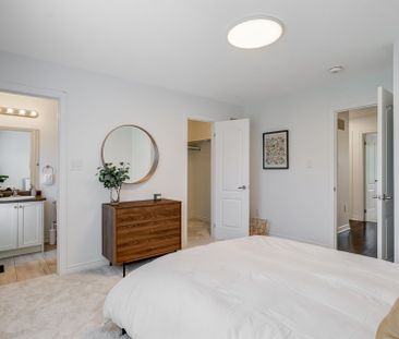 For Lease - 19 Cygnus Crescent, Barrie, Ontario - Photo 1