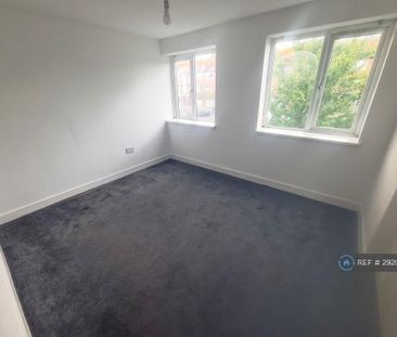 3 bedroom flat to rent - Photo 3