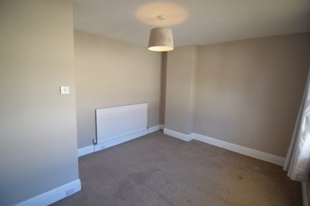 To Let 3 Bed Semi-Detached House - Photo 5