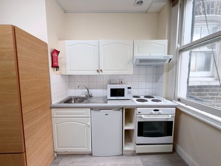 Double Studio with Full Kitchen - Photo 4