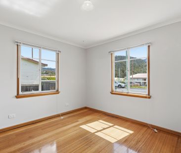 Warm and Welcoming Home - Photo 6