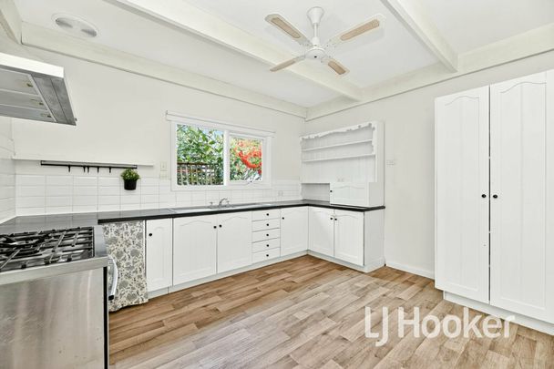 Charm On Sutton! - Photo 1