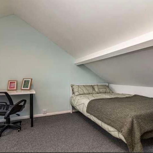 Spare Room - Bills Included Student Property, LN5 - Photo 1