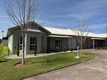 Well Presented Three Bedroom Home with Ensuite - Photo 3
