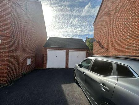 Langley, Slough, SL3 - Photo 5