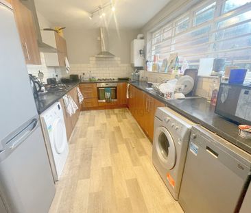 7 Bedroom Flat - Photo 2