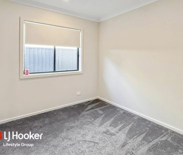 Modern 3-Bedroom Home in the Heart of Austral - Photo 4