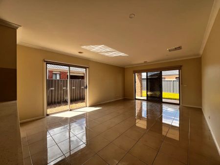 “Fresh carpet and new paint” - Photo 4