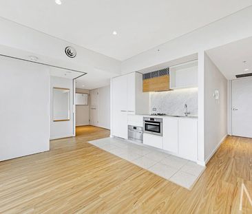 HARBOUR & RIVER VIEW LUXURY LIVING - Photo 3