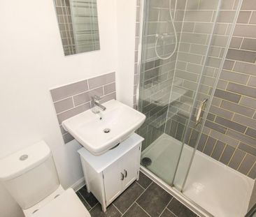 2 bedroom semi-detached house to rent - Photo 6