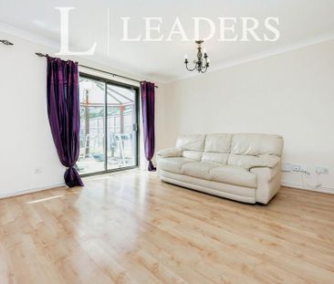 4 bedroom detached house to rent - Photo 2