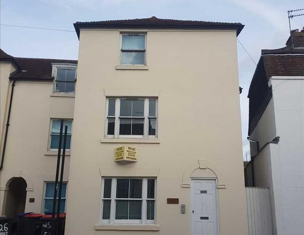 1 bedroom in a house share to rent - Photo 1