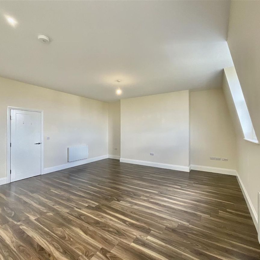 9 Esplanade Gardens, YO11 2AW, Scarborough - Photo 1