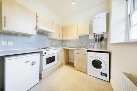 2 Bed Flat - Photo 4