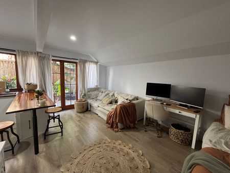 Stylish Studio in the Heart of Paddington - Photo 3