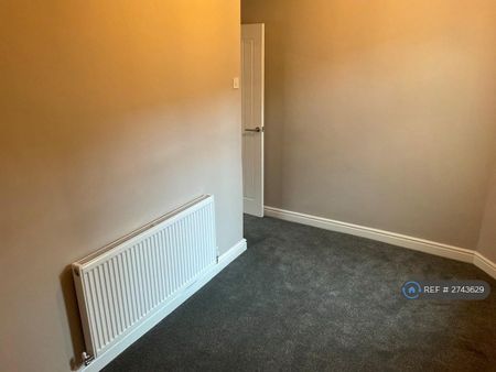 2 bedroom terraced house to rent - Photo 2