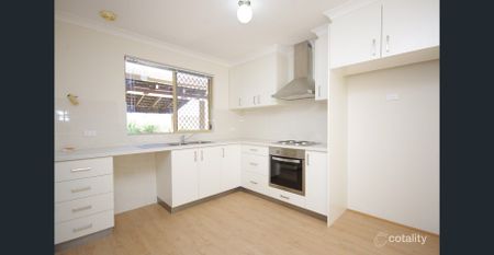 QUIET COMPLEX IN A PERFECT LOCATION (1st Viewing on Saturday at 10 - 10.20am) - Photo 5