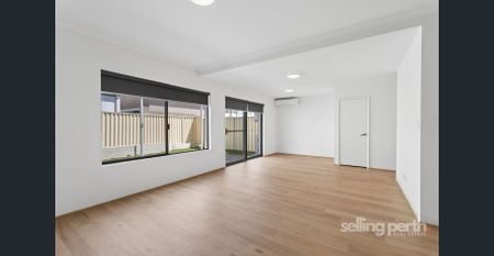 LARGE 2 BEDROOM 2 BATHROOM APARTMENT IN CONVENIENT LOCATION - Photo 2