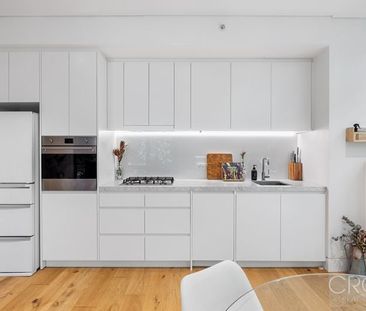 Light Bright Modern One Bed Apartment - Photo 1
