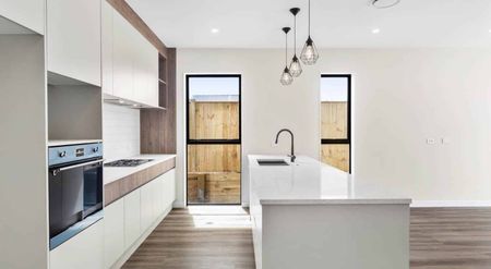 3 bedrooms with 2.5 bathrooms - Photo 2