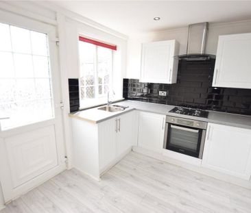 3 bedroom end of terrace house to rent - Photo 2