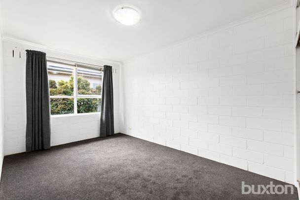 Renovated, Spacious 2 Bedroom Apartment! - Photo 1