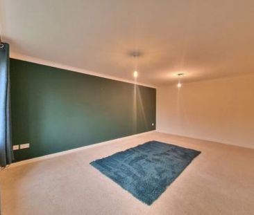 Fox Covert, Leicester - Photo 1