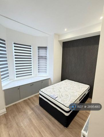 1 bedroom in a house share to rent - Photo 4