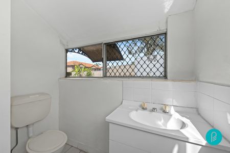 9 Naples Street, Wishart QLD 4122 - House For Rent | Domain - Photo 5