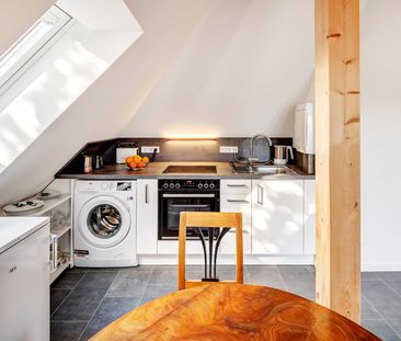 Light and cozy attic with small roof-terrace - Photo 1