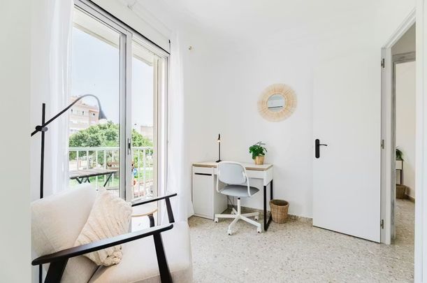 Carrer Pic del Teide, Valencia, Valencian Community 46011 - Photo 1