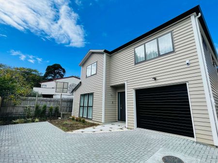 Newly Five bedrooms house within a sought after Macleans College zoned location! - Photo 3