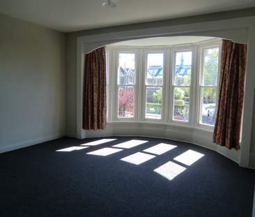 Entire Top Floor 4-Bedroom Flat of Heritage Building - Photo 4