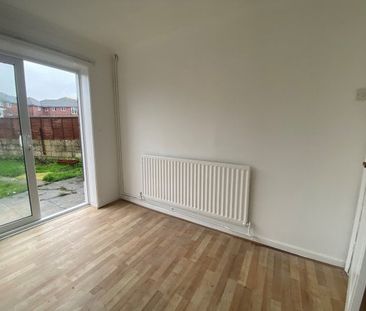 Oak Road, PO15 - Photo 2