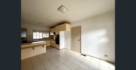 A hidden gem, set in one of Caulfield North’s finest and most admired streets. - Photo 2