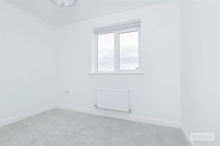 3 bed House - Semi-Detached To Let - Photo 4