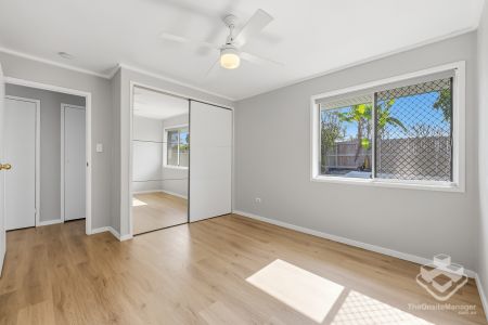 Moden and Spacious Family Home - Photo 3