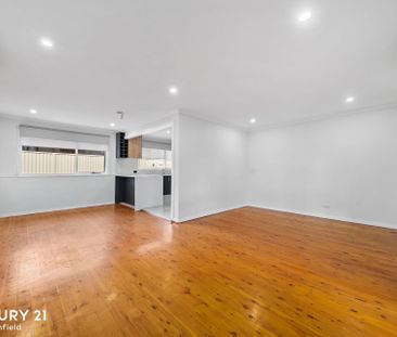Stunning 6 Bedroom Home - Photo 1