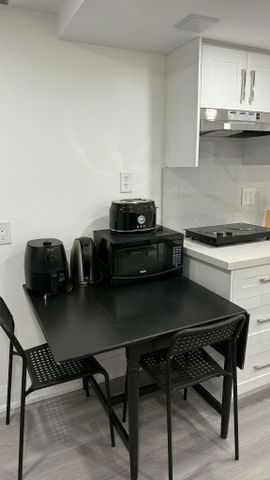 For Lease - 546 Karen Park Crescent, Mississauga, Ontario - Photo 4