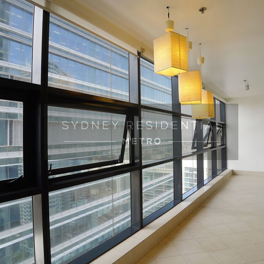 Massive Unfurnished One Bedroom with Wintergarden and car space - World Tower - Photo 1