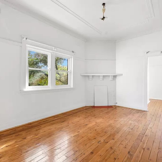Charming two bedroom unit - Photo 1