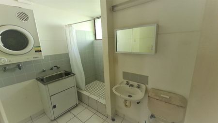 CONVENIENT CITY LIVING - Photo 5
