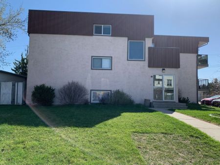 100 5903 55 Avenue - Photo 5