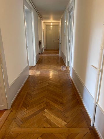 A LOUER DANS UN IMMEUBLE ANCIEN DE LA VIEILLE VILLE, - Photo 5