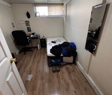 For Lease - 102 Billington Crescent, Toronto, Ontario - Photo 5